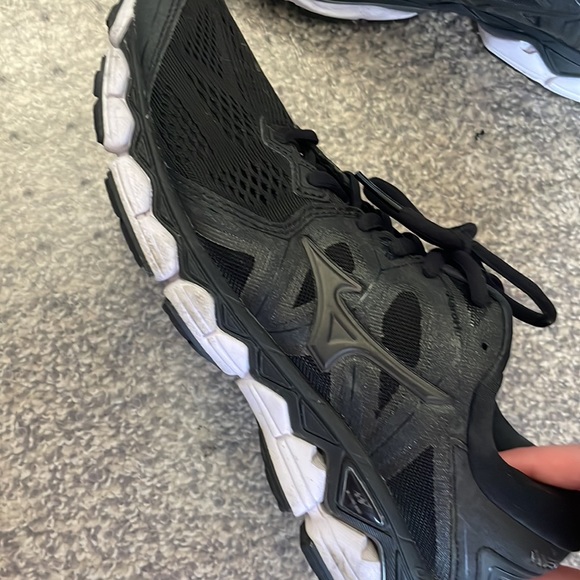 Brooks ghost 10 athletic shoes - Picture 2 of 3